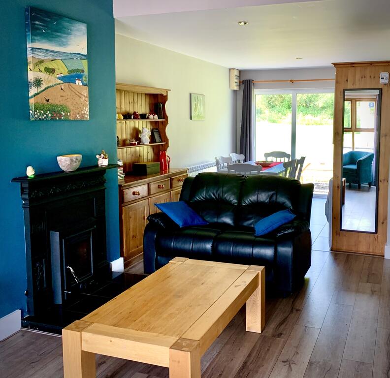 Cottage 33 Old Killarney Village room 2