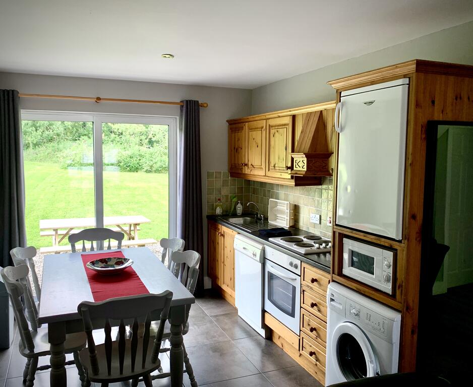 Cottage 33 Old Killarney Village room 3