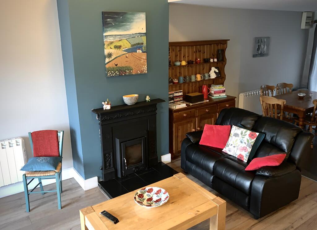 Cottage 33 Old Killarney Village room 4